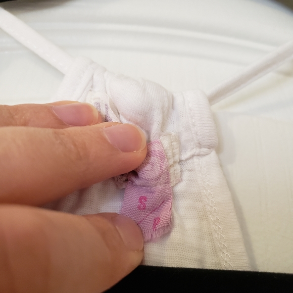 Small women's Ardene white tank top with cute waist belt - Picture 4 of 5